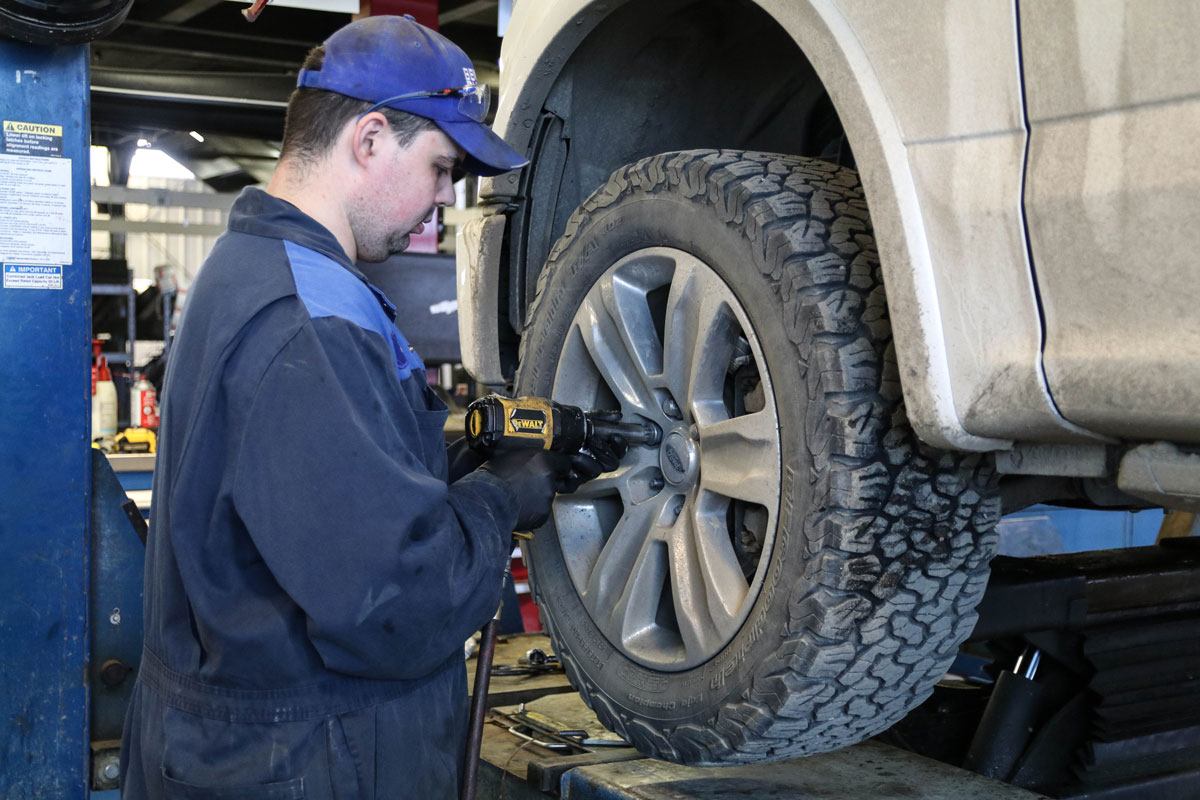 Difference between Quick Lane or Main Service in River City Ford - auto maintenance in Winnipeg